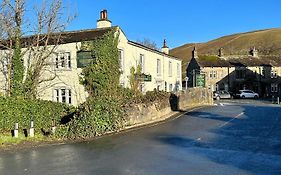 The Racehorses Hotel
